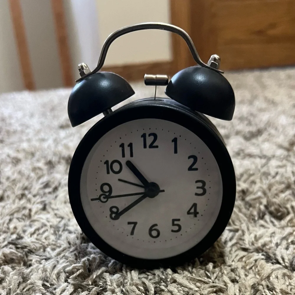 Amazon Black and White Retro Wall Clock